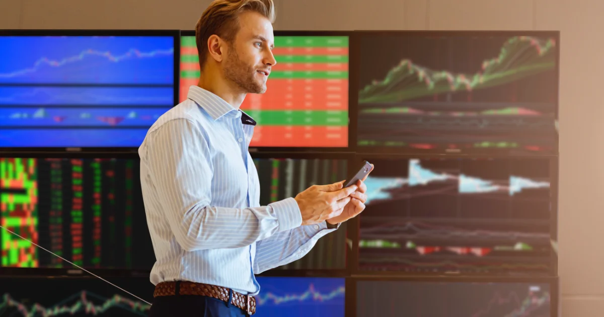 12-job Financial managers