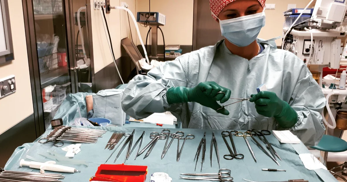 Surgical technologists