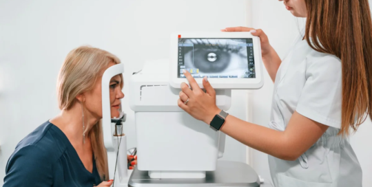 Ophthalmic medical technologists