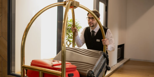 Baggage porters and bellhops