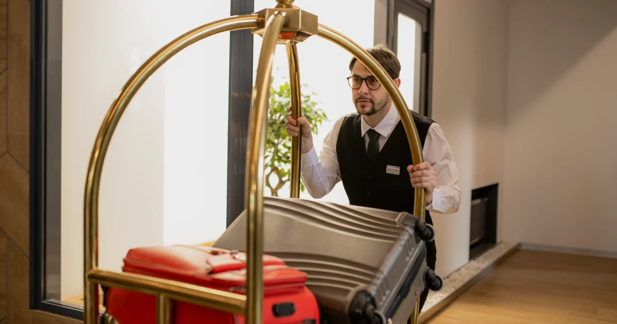 Baggage porters and bellhops