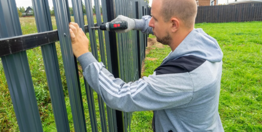 Fence erectors
