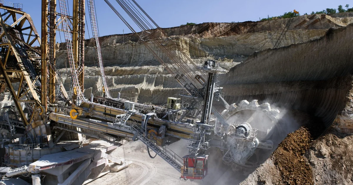 Mine cutting and channeling machine operators