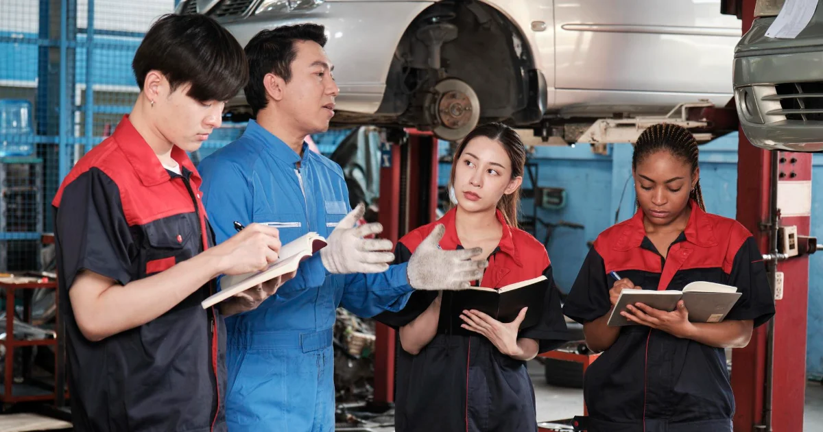 Supervisors of mechanics, installers, and repairers