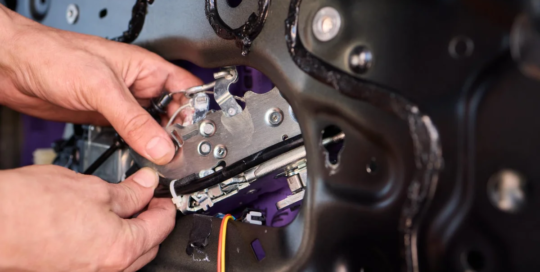 Electronic equipment installers and repairers, motor vehicles