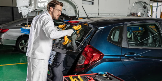 Automotive glass installers and repairers