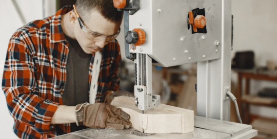 Sawing machine setters, operators, and tenders, wood