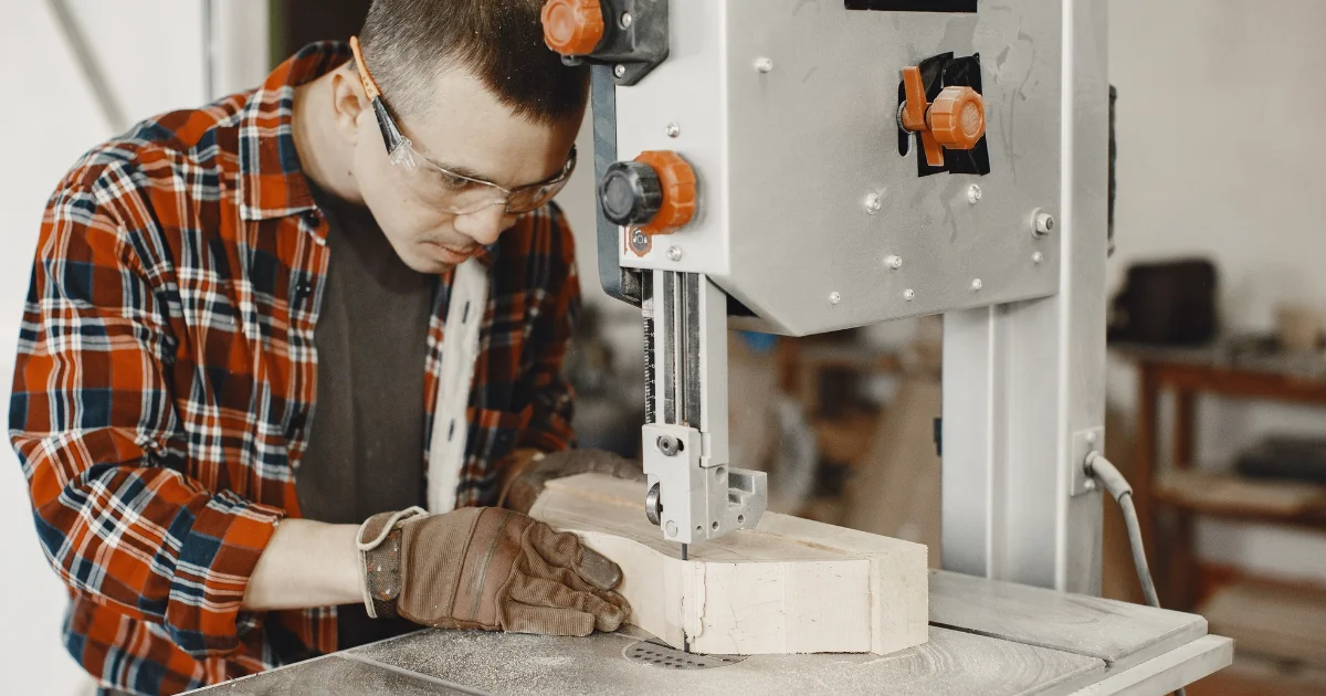 Sawing machine setters, operators, and tenders, wood