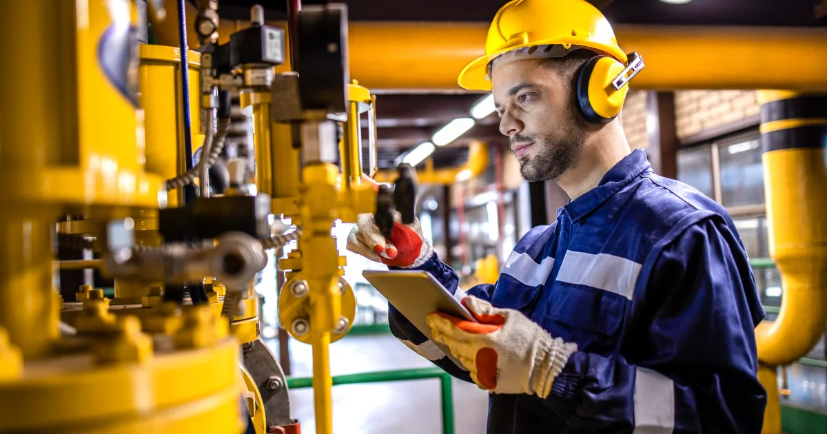 Hydroelectric plant technicians
