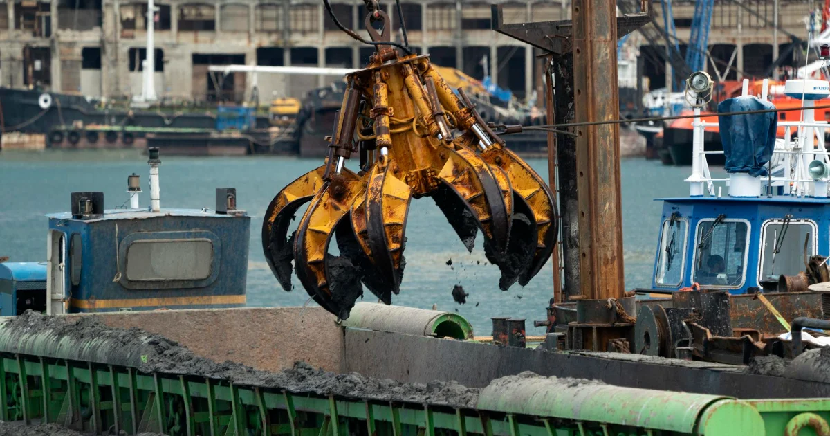 Dredge operators