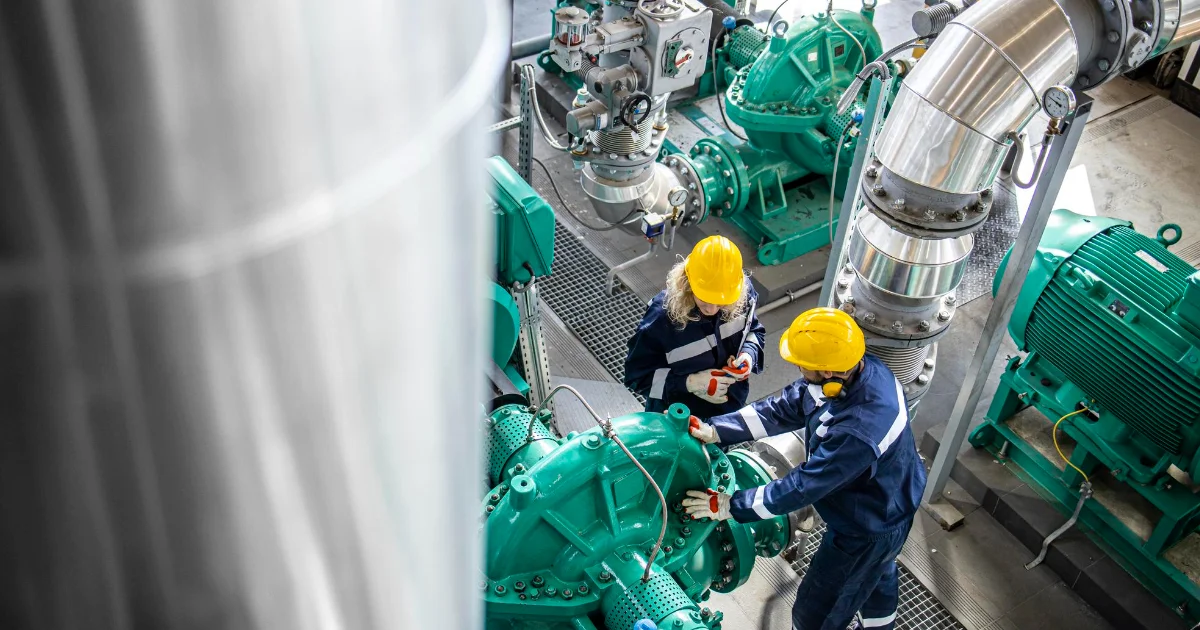 Gas compressor and gas pumping station operators