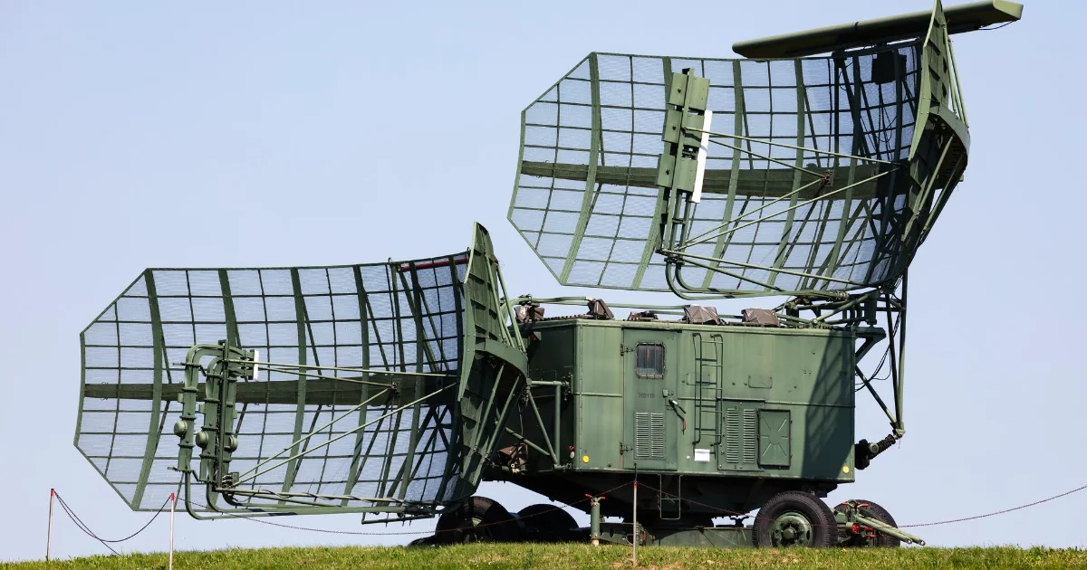 Radar and sonar technicians